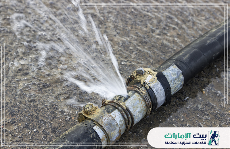 شركة كشف تسربات المياه في عجمان 0509783583 بيت الإمارات تسربات المياه في عجمان تظهر بوضوح على الأسطح، مما يشير إلى ضرورة التدخل الفوري لإصلاح المشكلة وحماية المبنى من الأضرار المستقبلية الناتجة عن التسربات.