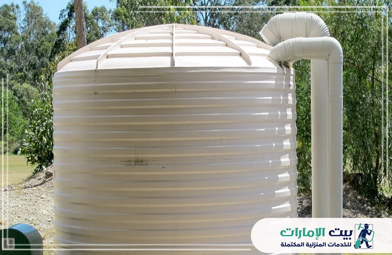 تنظيف خزان الماء من الطحالب في الفجيرة